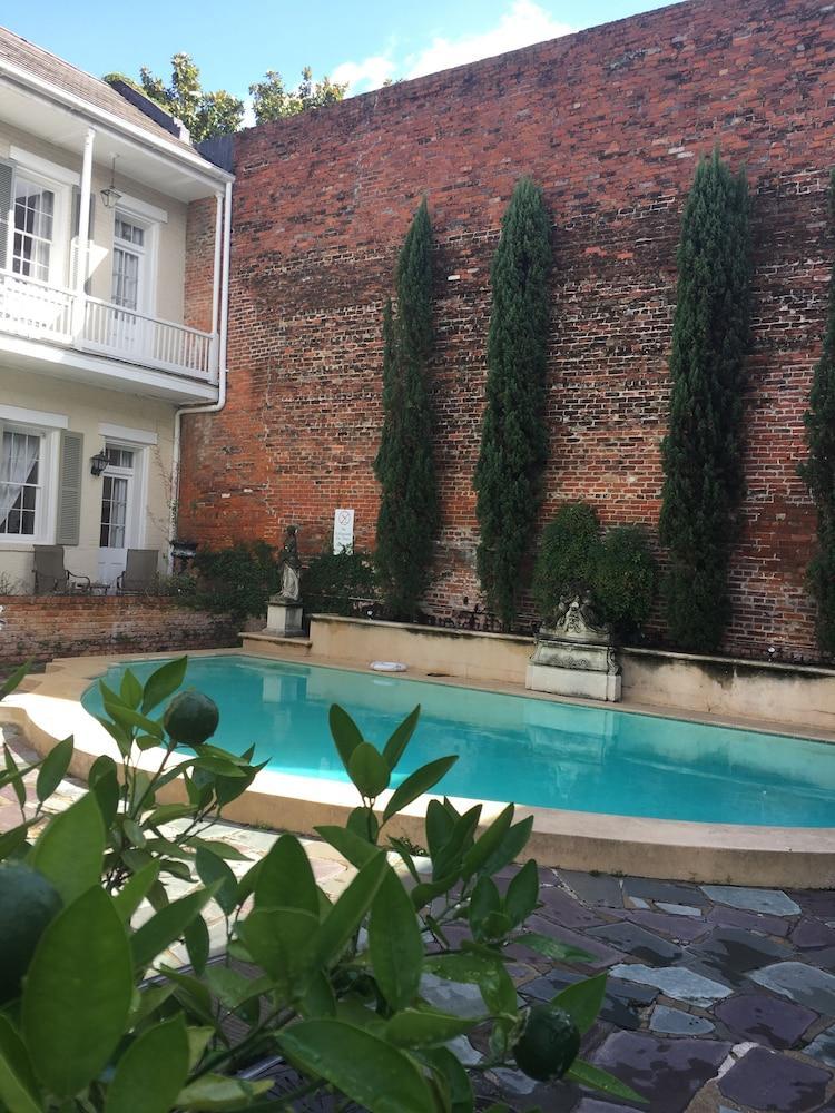 Chateau Hotel New Orleans Buitenkant foto