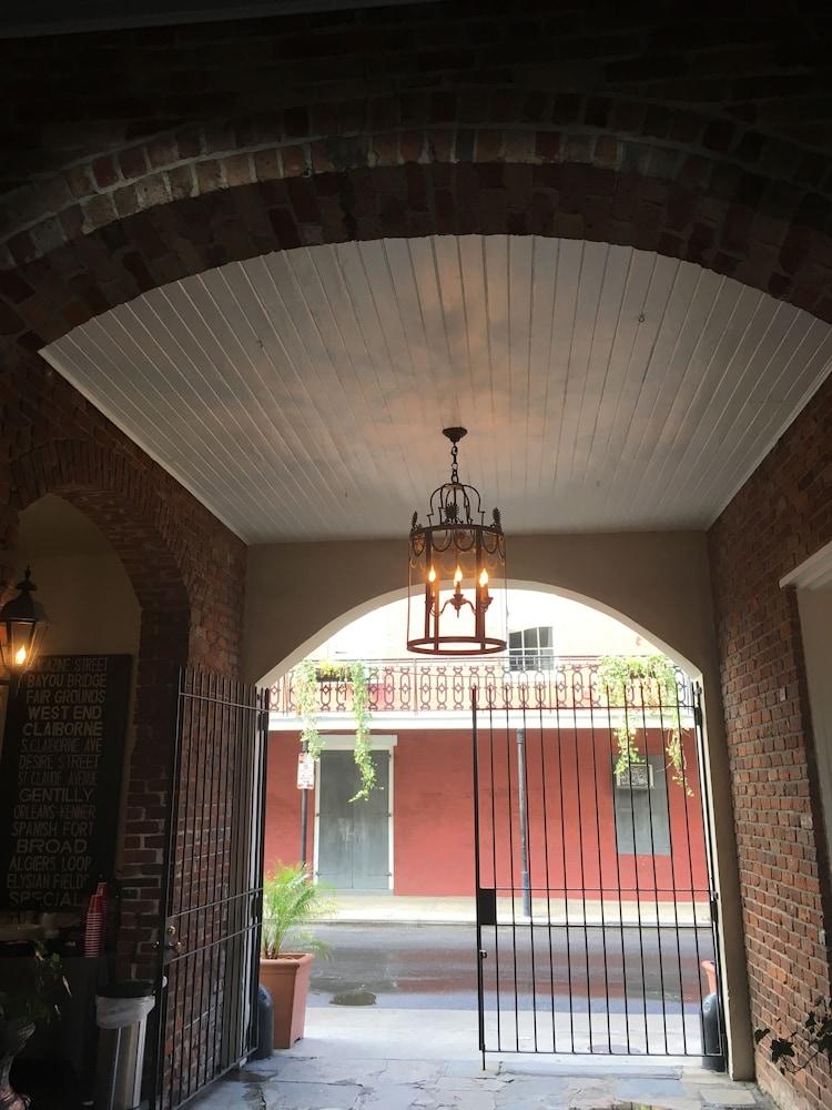 Chateau Hotel New Orleans Buitenkant foto