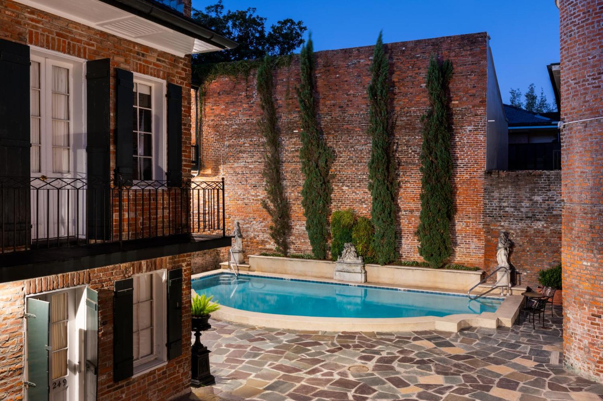 Chateau Hotel New Orleans Buitenkant foto