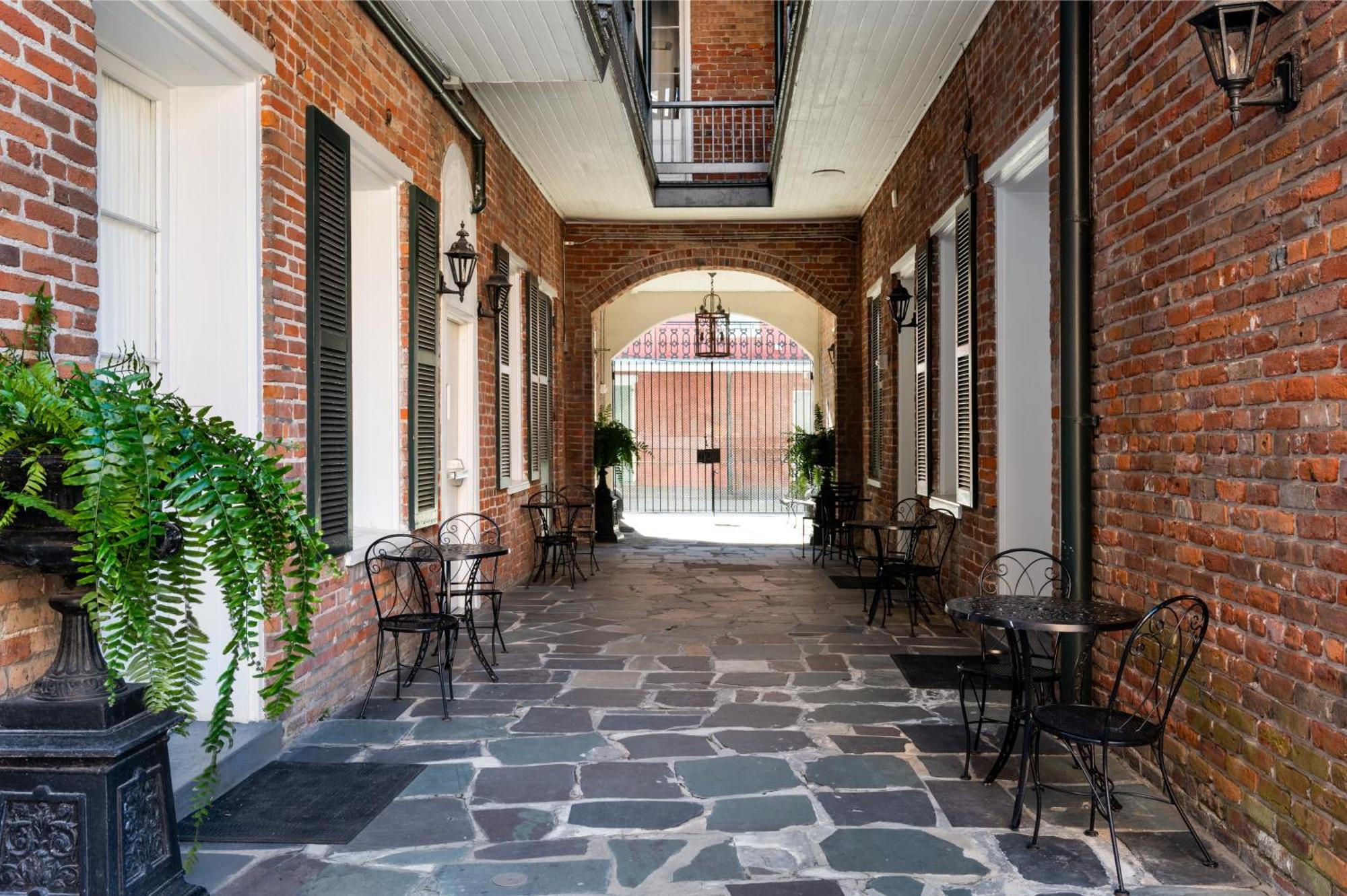 Chateau Hotel New Orleans Buitenkant foto