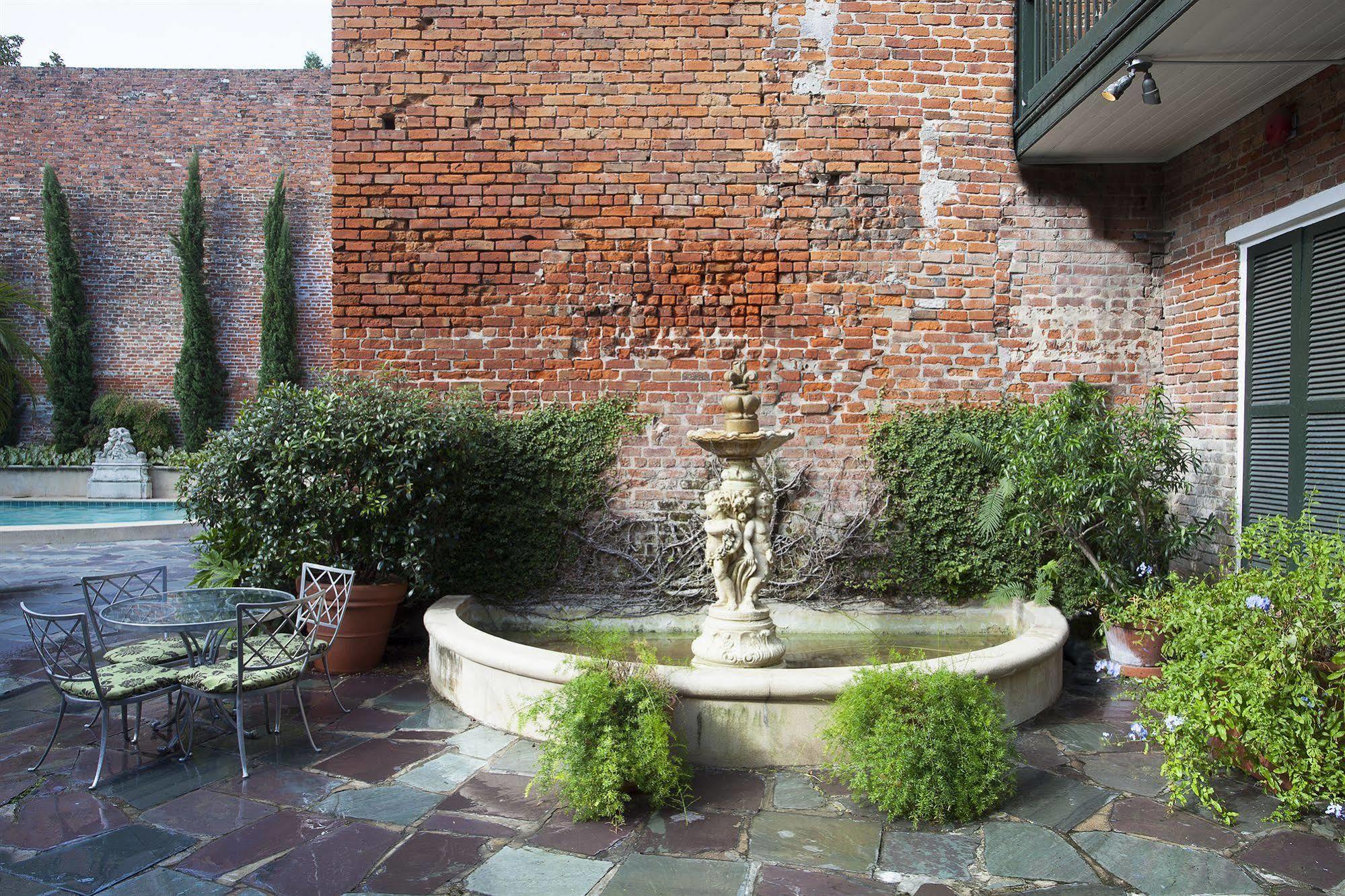 Chateau Hotel New Orleans Buitenkant foto